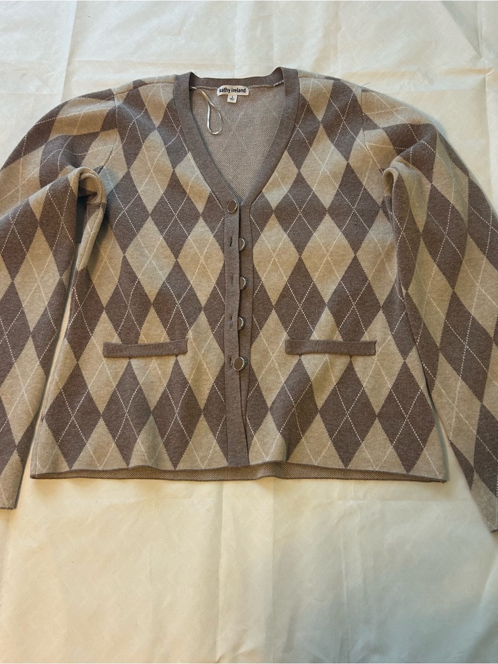 kathy ireland women’s Taupe & Cream Argyle V-Neck Cardigan.Size Large